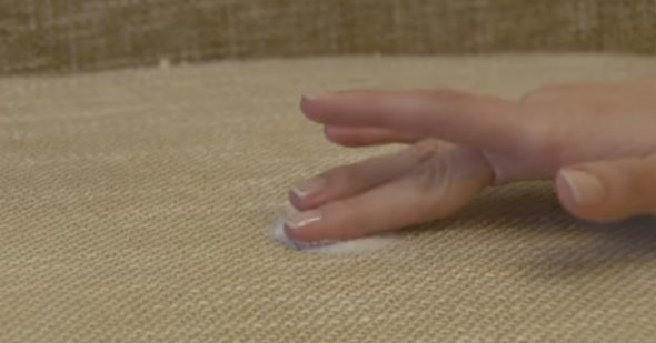 nettoyer le canapé à la maison des remèdes populaires