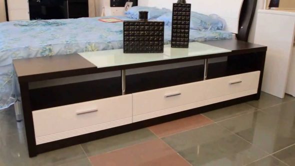 faire un meuble de télévision avec leurs propres mains dans la chambre
