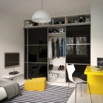 ordre dans le placard dans la chambre