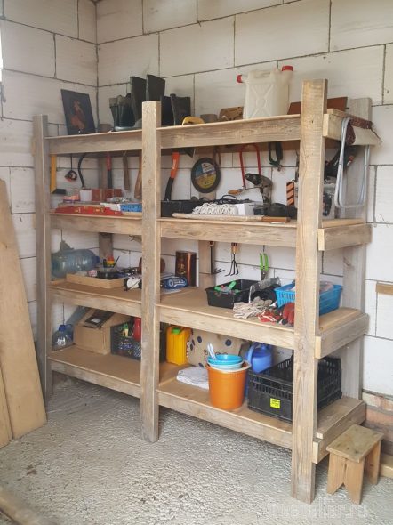 rack dans le garage de palettes