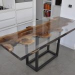 table en résine dans la cuisine