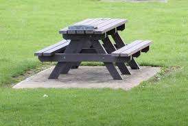 table de pique-nique avec vos propres mains