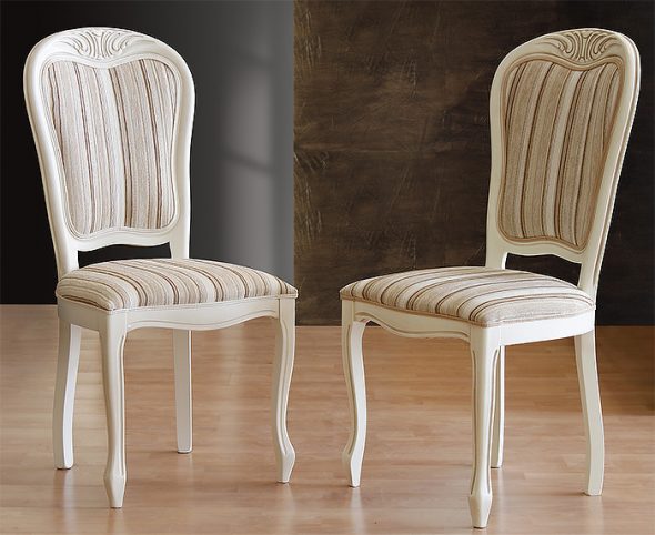chaises blanches