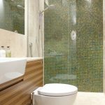 table de chevet sous le lavabo de la photo