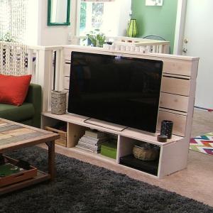 Table télé avec leurs propres mains