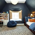 lieu de travail confortable avec une chaise