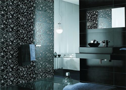 tuile miroir dans la photo de la salle de bain