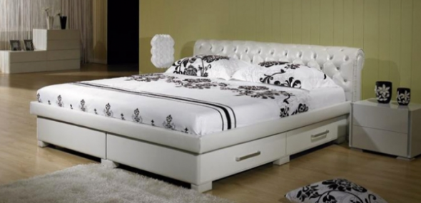 Lit double avec tiroirs - utilisation efficace de l'espace dans la chambre
