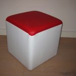 Pouf ajouté en option prête