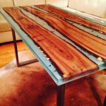 Epoxy et bois pour la table
