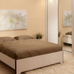 Lit sans tête de lit dans la conception de la chambre