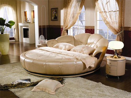 Lit rond à l'intérieur de la chambre