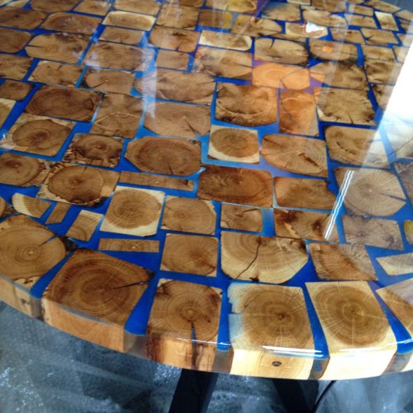 Table ronde qui brille dans le noir