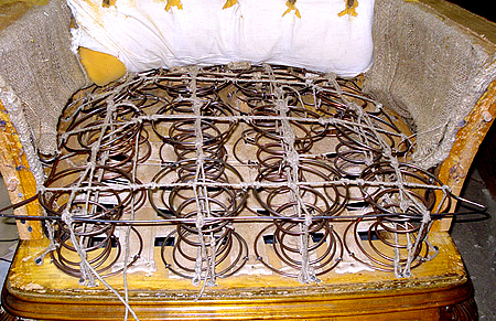 Transporter des chaises et des fauteuils de leurs propres mains