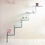 Étagères en verre pour l'idée de design de salle de bain