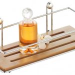 Etagères dans la salle de bain combinées