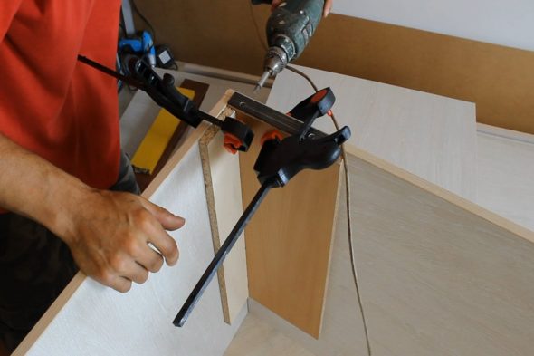 Assemblage du placard à faire soi-même