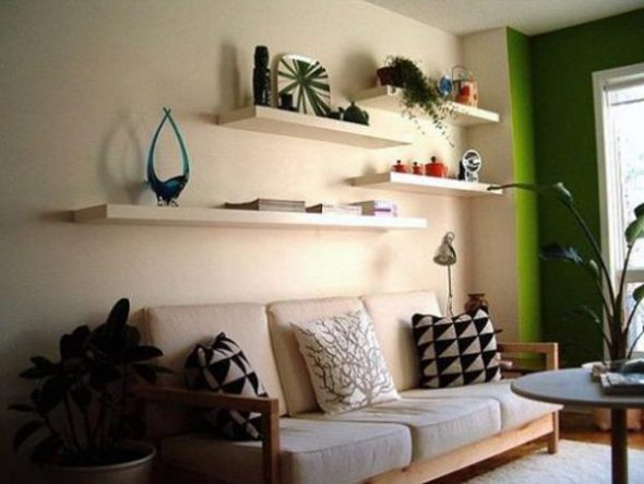 Étagères modernes à l'intérieur