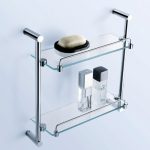 Étagères en verre à l'intérieur