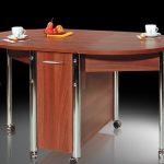 Livre de table sur roues