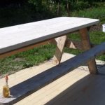 Table dans le pays avec leurs propres mains