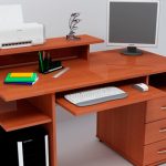 Une table avec leurs propres mains en aggloméré