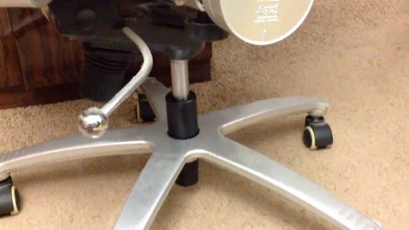 Remplacement de l'élévateur à gaz dans un fauteuil d'ordinateur par un module simplifié