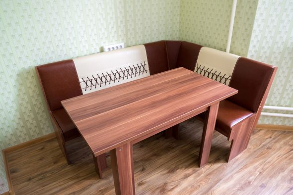 Ne vous débarrassez pas du vieux coin à cause de surfaces molles sales ou endommagées.