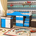 lit superposé avec table pour enfants