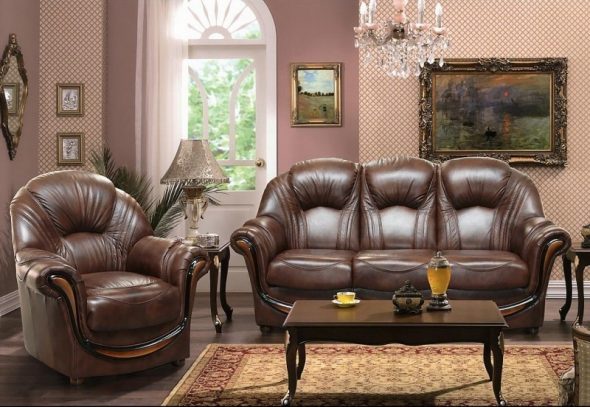 canapé en cuir à l'intérieur de la maison