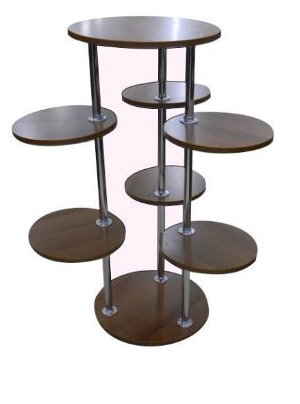 étagère pour fleurs de couleur foncée