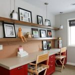 étagères à l'intérieur de la pépinière