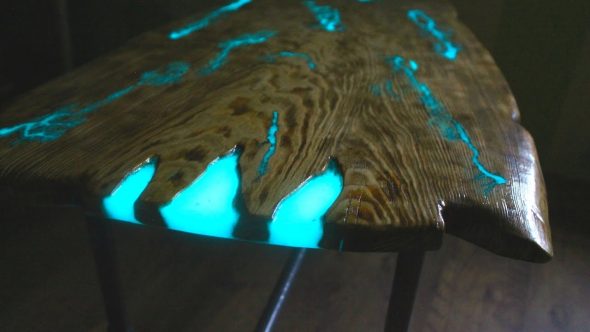 faire une table époxy rougeoyante