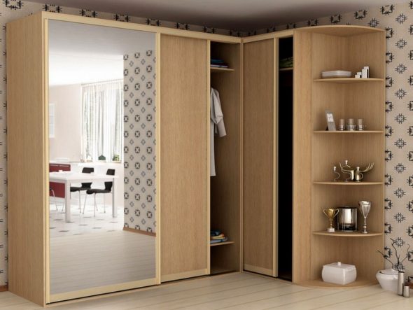 garde-robe dans le couloir photo