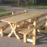 table et bancs pour donner