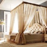 Creatieve ideeënluifel voor het bed in de slaapkamer