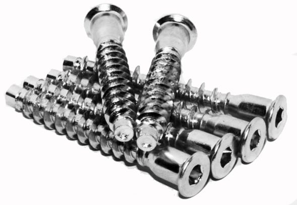 Attaches pour l'assemblage de meubles