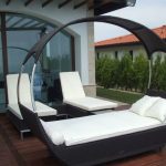 Bed voor de straat