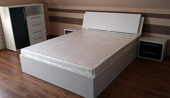 Lit en bois aggloméré blanc