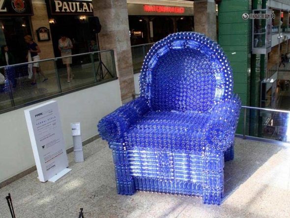 Mobilier fait de bouteilles en plastique faites-le vous-même