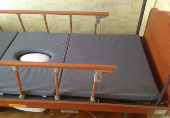 Lits médicaux avec toilettes YG-5
