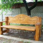 Il y a des endroits de repos naturels dans les maisons d'été et les jardins.