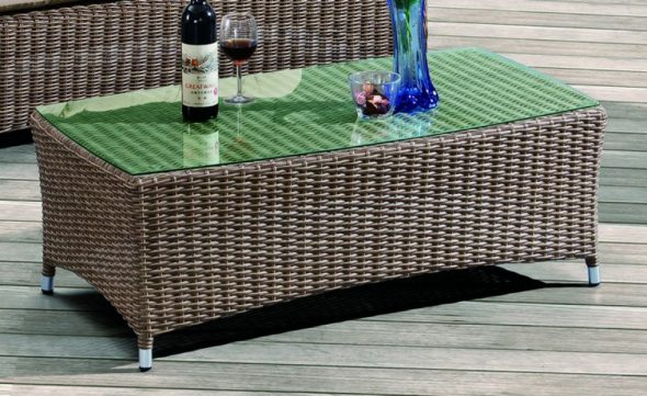 Table en rotin artificiel