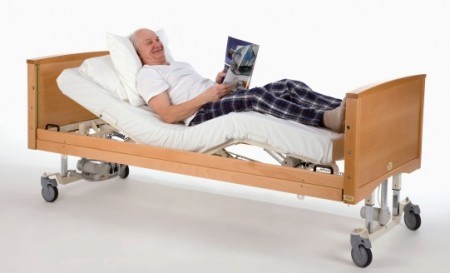 L'entraînement du lit est mécanique et électrique.