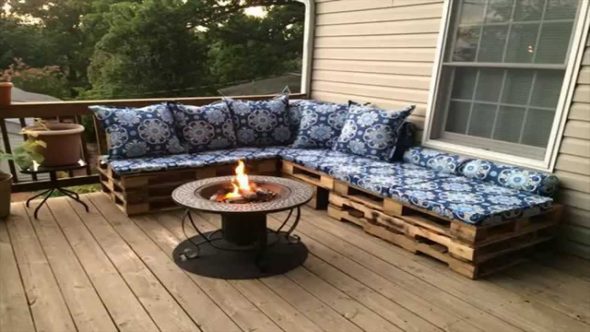 Canapé de mobilier de jardin fait de palettes en bois faites-le vous-même
