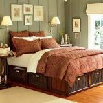 Lit familial en bois avec tiroirs de rangement dans la chambre