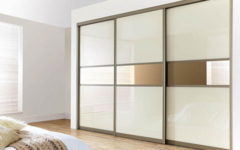 Armoires dans la chambre