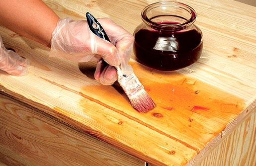 La protection et la décoration peuvent être réalisées avec différentes compositions.
