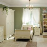 Habitación beige para una adolescente.