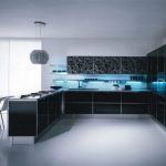 Meuble de cuisine bleu avec éclairage bleu